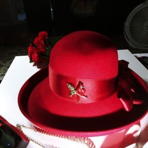LIZ CLAIBOURNE STATEMENT HAT